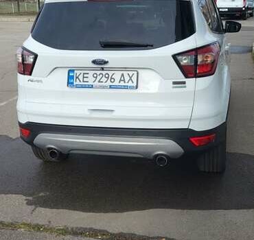 Білий Форд Куга, об'ємом двигуна 1.5 л та пробігом 112 тис. км за 14700 $, фото 4 на Automoto.ua