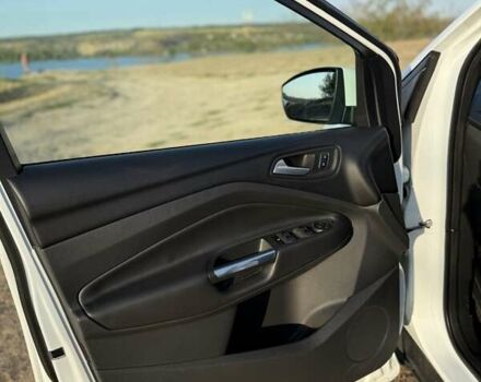 Білий Форд Куга, об'ємом двигуна 2 л та пробігом 97 тис. км за 16000 $, фото 12 на Automoto.ua