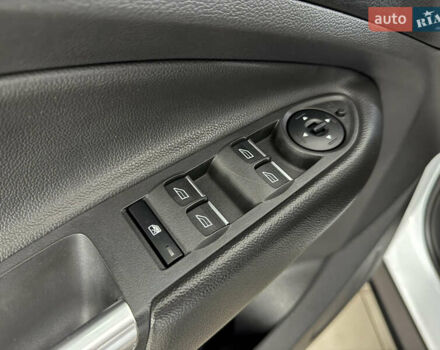 Форд Куга 2017 у Умани на Automoto.ua Білий Форд Куга, об'ємом двигуна 2 л та пробігом 210 тис. км за 15000 $, фото 39 на Automoto.ua