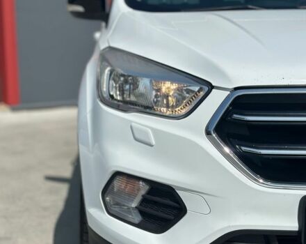 Белый Форд Куга, объемом двигателя 2 л и пробегом 80 тыс. км за 15800 $, фото 1 на Automoto.ua