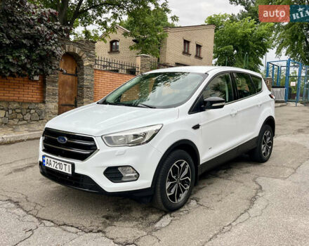 Белый Форд Куга, объемом двигателя 2 л и пробегом 123 тыс. км за 16500 $, фото 1 на Automoto.ua