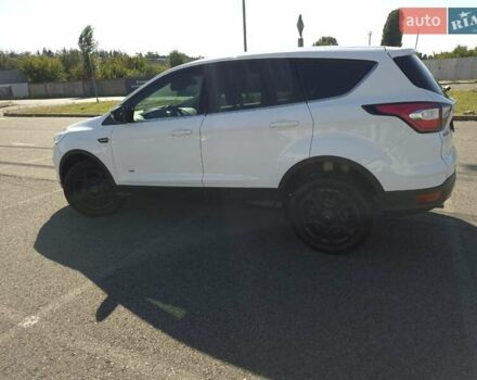 Белый Форд Куга, объемом двигателя 2 л и пробегом 174 тыс. км за 14399 $, фото 2 на Automoto.ua