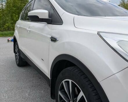 Форд Куга 2017 в Житомире на Automoto.ua Белый Форд Куга, объемом двигателя 2 л и пробегом 168 тыс. км за 16500 $, фото 5 на Automoto.ua