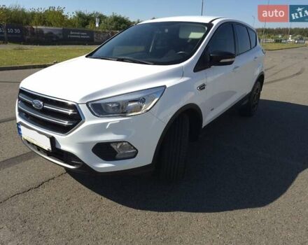 Белый Форд Куга, объемом двигателя 2 л и пробегом 174 тыс. км за 14399 $, фото 1 на Automoto.ua