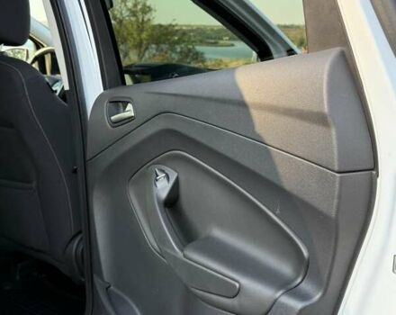 Білий Форд Куга, об'ємом двигуна 2 л та пробігом 97 тис. км за 16000 $, фото 9 на Automoto.ua