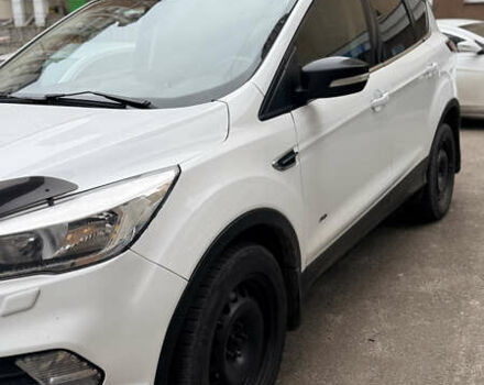 Білий Форд Куга, об'ємом двигуна 2 л та пробігом 255 тис. км за 15500 $, фото 1 на Automoto.ua