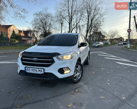 Белый Форд Куга, объемом двигателя 2 л и пробегом 243 тыс. км за 14700 $, фото 2 на Automoto.ua