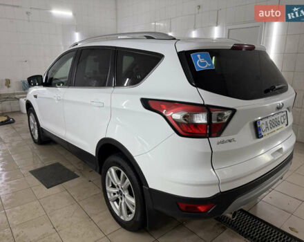 Форд Куга 2017 у Умани на Automoto.ua Білий Форд Куга, об'ємом двигуна 2 л та пробігом 210 тис. км за 15000 $, фото 11 на Automoto.ua