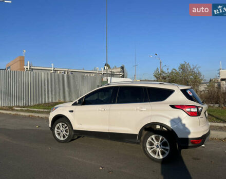 Белый Форд Куга, объемом двигателя 2 л и пробегом 202 тыс. км за 15200 $, фото 3 на Automoto.ua