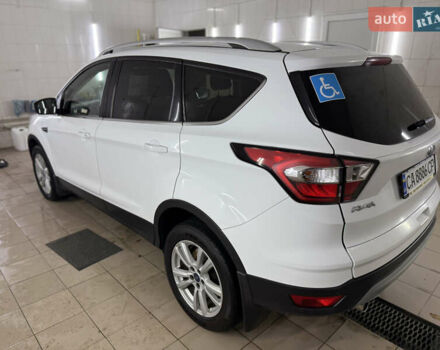Форд Куга 2017 у Умани на Automoto.ua Білий Форд Куга, об'ємом двигуна 2 л та пробігом 210 тис. км за 15000 $, фото 12 на Automoto.ua