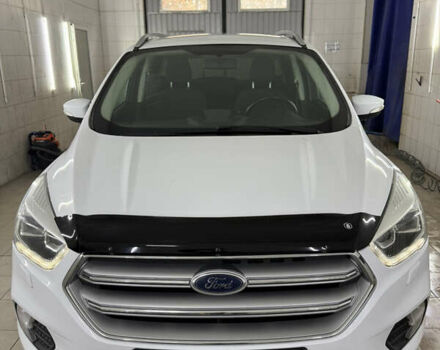 Форд Куга 2017 у Умани на Automoto.ua Білий Форд Куга, об'ємом двигуна 2 л та пробігом 210 тис. км за 15000 $, фото 6 на Automoto.ua