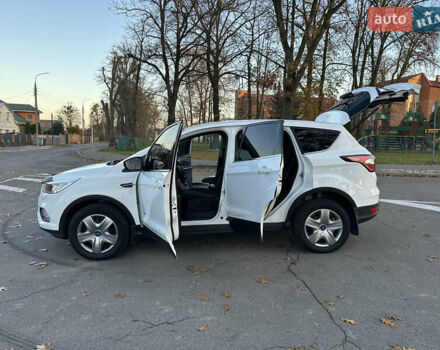 Белый Форд Куга, объемом двигателя 2 л и пробегом 243 тыс. км за 14700 $, фото 52 на Automoto.ua