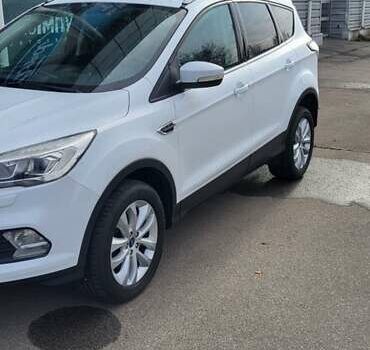 Білий Форд Куга, об'ємом двигуна 1.5 л та пробігом 112 тис. км за 14700 $, фото 2 на Automoto.ua