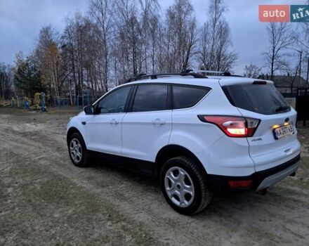 Білий Форд Куга, об'ємом двигуна 1.5 л та пробігом 120 тис. км за 14700 $, фото 5 на Automoto.ua