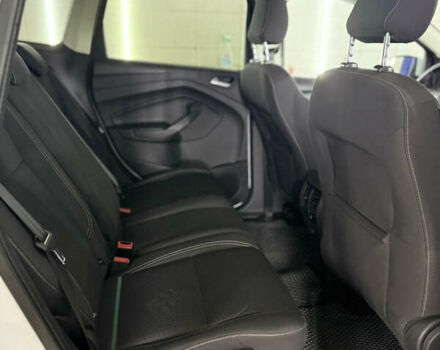 Форд Куга 2017 у Умани на Automoto.ua Білий Форд Куга, об'ємом двигуна 2 л та пробігом 210 тис. км за 15000 $, фото 29 на Automoto.ua