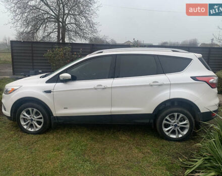 Белый Форд Куга, объемом двигателя 2 л и пробегом 203 тыс. км за 15500 $, фото 1 на Automoto.ua