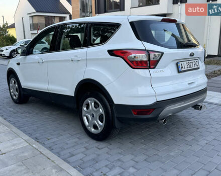 Белый Форд Куга, объемом двигателя 2 л и пробегом 165 тыс. км за 14799 $, фото 1 на Automoto.ua