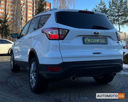 Белый Форд Куга, объемом двигателя 2 л и пробегом 245 тыс. км за 16600 $, фото 4 на Automoto.ua