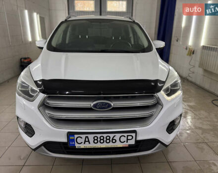 Форд Куга 2017 у Умани на Automoto.ua Білий Форд Куга, об'ємом двигуна 2 л та пробігом 210 тис. км за 15000 $, фото 7 на Automoto.ua