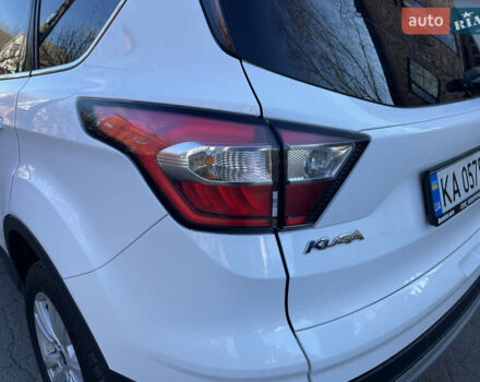 Белый Форд Куга, объемом двигателя 2 л и пробегом 217 тыс. км за 12999 $, фото 13 на Automoto.ua