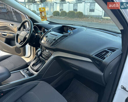 Белый Форд Куга, объемом двигателя 2 л и пробегом 243 тыс. км за 14700 $, фото 48 на Automoto.ua