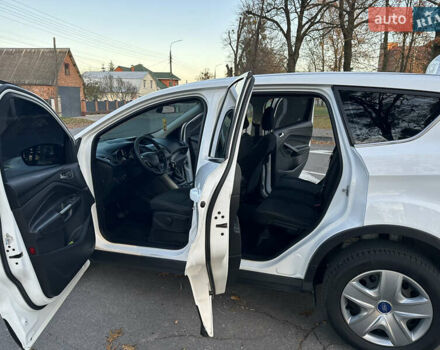 Белый Форд Куга, объемом двигателя 2 л и пробегом 243 тыс. км за 14700 $, фото 53 на Automoto.ua