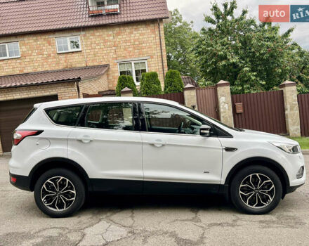 Белый Форд Куга, объемом двигателя 2 л и пробегом 123 тыс. км за 16500 $, фото 4 на Automoto.ua