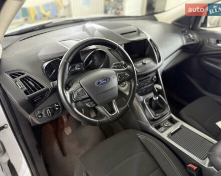 Форд Куга 2017 у Умани на Automoto.ua Білий Форд Куга, об'ємом двигуна 2 л та пробігом 210 тис. км за 15000 $, фото 36 на Automoto.ua