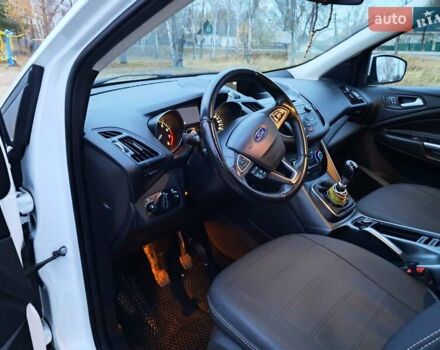 Білий Форд Куга, об'ємом двигуна 1.5 л та пробігом 120 тис. км за 14700 $, фото 15 на Automoto.ua