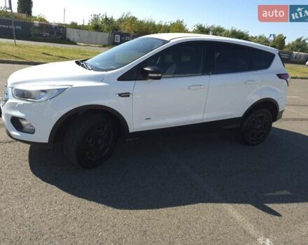 Белый Форд Куга, объемом двигателя 2 л и пробегом 174 тыс. км за 14399 $, фото 3 на Automoto.ua