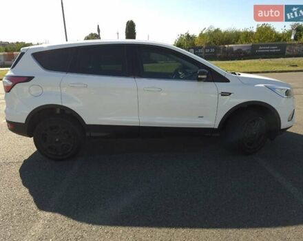 Белый Форд Куга, объемом двигателя 2 л и пробегом 174 тыс. км за 14399 $, фото 4 на Automoto.ua