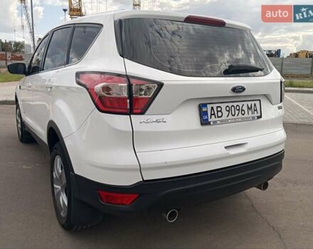 Білий Форд Куга, об'ємом двигуна 2 л та пробігом 242 тис. км за 15500 $, фото 4 на Automoto.ua