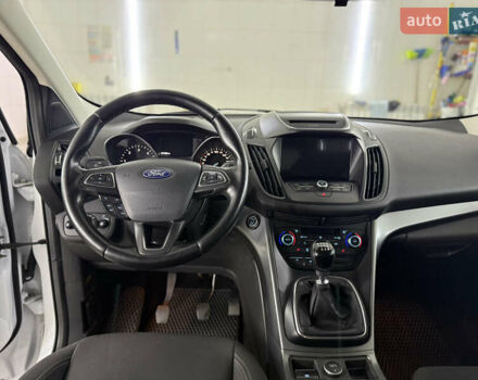 Форд Куга 2017 у Умани на Automoto.ua Білий Форд Куга, об'ємом двигуна 2 л та пробігом 210 тис. км за 15000 $, фото 33 на Automoto.ua