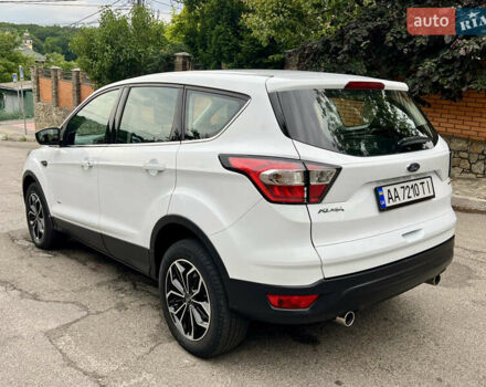 Белый Форд Куга, объемом двигателя 2 л и пробегом 123 тыс. км за 16500 $, фото 7 на Automoto.ua