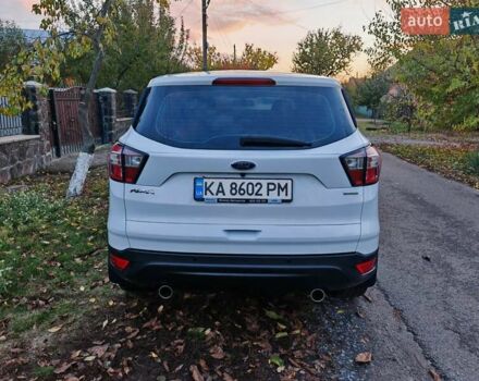 Белый Форд Куга, объемом двигателя 2 л и пробегом 181 тыс. км за 15700 $, фото 3 на Automoto.ua