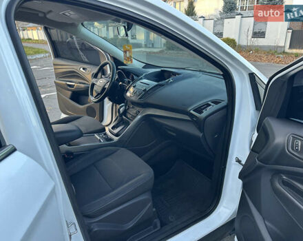 Белый Форд Куга, объемом двигателя 2 л и пробегом 243 тыс. км за 14700 $, фото 47 на Automoto.ua