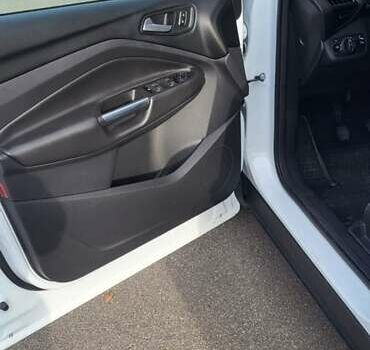 Білий Форд Куга, об'ємом двигуна 1.5 л та пробігом 112 тис. км за 14700 $, фото 8 на Automoto.ua