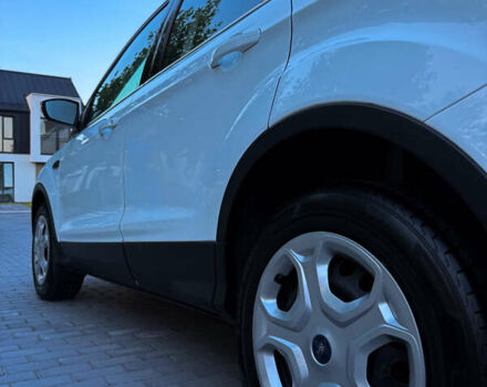 Белый Форд Куга, объемом двигателя 2 л и пробегом 165 тыс. км за 14799 $, фото 2 на Automoto.ua