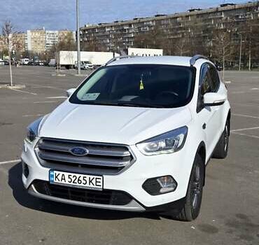 Белый Форд Куга, объемом двигателя 2 л и пробегом 180 тыс. км за 18500 $, фото 1 на Automoto.ua
