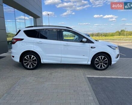 Белый Форд Куга, объемом двигателя 2 л и пробегом 223 тыс. км за 19300 $, фото 7 на Automoto.ua