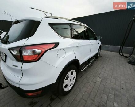 Белый Форд Куга, объемом двигателя 1.5 л и пробегом 180 тыс. км за 14400 $, фото 4 на Automoto.ua
