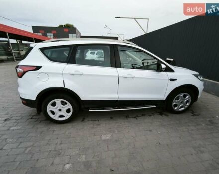Белый Форд Куга, объемом двигателя 1.5 л и пробегом 180 тыс. км за 14400 $, фото 3 на Automoto.ua