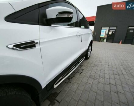 Белый Форд Куга, объемом двигателя 1.5 л и пробегом 180 тыс. км за 14400 $, фото 5 на Automoto.ua