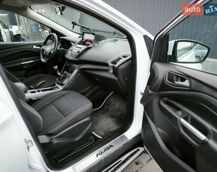 Белый Форд Куга, объемом двигателя 1.5 л и пробегом 180 тыс. км за 14400 $, фото 9 на Automoto.ua