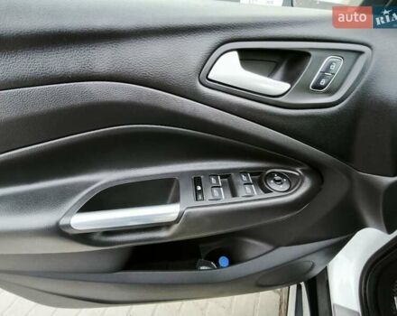 Белый Форд Куга, объемом двигателя 1.5 л и пробегом 180 тыс. км за 14400 $, фото 29 на Automoto.ua