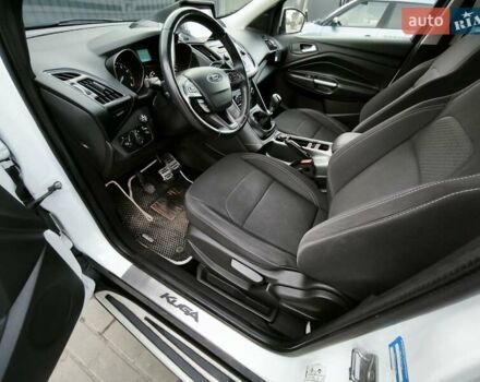 Белый Форд Куга, объемом двигателя 1.5 л и пробегом 180 тыс. км за 14400 $, фото 25 на Automoto.ua