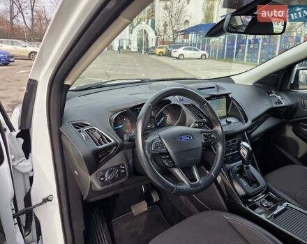 Белый Форд Куга, объемом двигателя 2 л и пробегом 134 тыс. км за 18950 $, фото 16 на Automoto.ua