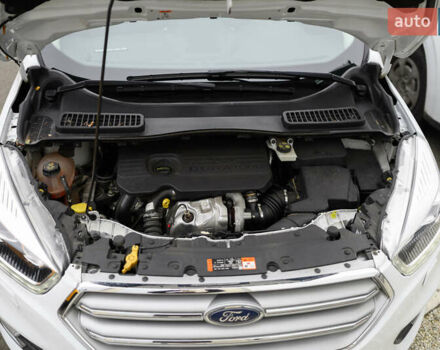 Белый Форд Куга, объемом двигателя 1.5 л и пробегом 82 тыс. км за 19500 $, фото 42 на Automoto.ua