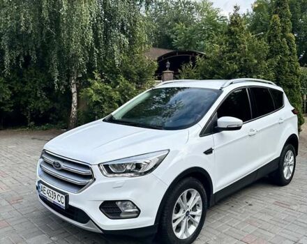 Белый Форд Куга, объемом двигателя 1.5 л и пробегом 49 тыс. км за 18500 $, фото 1 на Automoto.ua