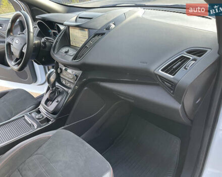 Білий Форд Куга, об'ємом двигуна 2 л та пробігом 248 тис. км за 17500 $, фото 31 на Automoto.ua